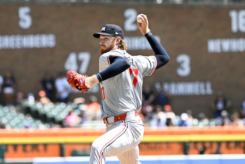 El abridor de los Mellizos de Minnesota Bailey Ober lanza en el cuarto episodio ante los Tigres de Detroit el domingo 28 de julio del 2024. (AP Foto/Jose Juarez)