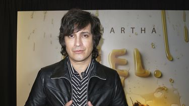 El músico mexicano Siddhartha posa para un retrato durante una entrevista para promover su EP Miel de azar en la Ciudad de México el 4 de julio de 2024. (Foto AP/Berenice Bautista)