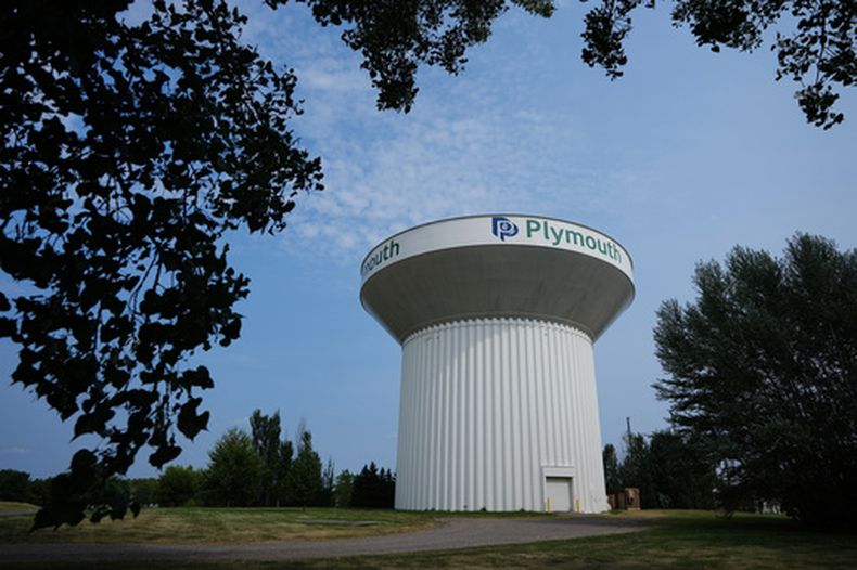 Una torre de agua, el jueves 30 de julio de 2026, en Plymouth, Minnesota. Un ciberataque fue dirigido a principios de la semana contra la tecnología operativa de más de 30 sistemas de agua de Minnesota, incluido el de Plymouth, informaron autoridades. (AP Foto/Ellen Schmidt)