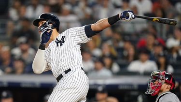 Judge pega 2 jonrones y Yanquis aplastan 14-1 a Medias rojas
