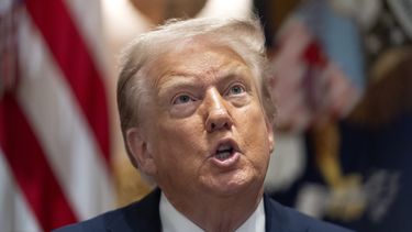 El presidente estadounidense Donald Trump habla en una reunión del gabinete en la Casa Blanca, el martes 26 de agosto de 2025, en Washington. (AP Foto/Mark Schiefelbein)