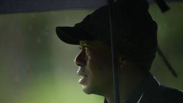 ARCHIVO - Tiger Woods observa el campo durante la tercera ronda del Masters, el 8 de abril de 2023, en Augusta, Georgia. (AP Foto/Matt Slocum)