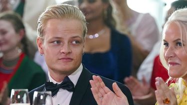 ARCHIVO - Marius Borg Hoiby de Noruega y la princesa heredera Mette-Marit en Oslo, 16 de junio de 2022. (Lise Aserud/NTB via AP, archivo)