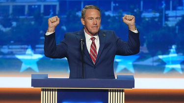 El senador de Ohio Jon Husted habla en la convención republicana en Dallas, el miércoles 9 de septiembre de 2026. (Foto AP/Tony Gutierrez)