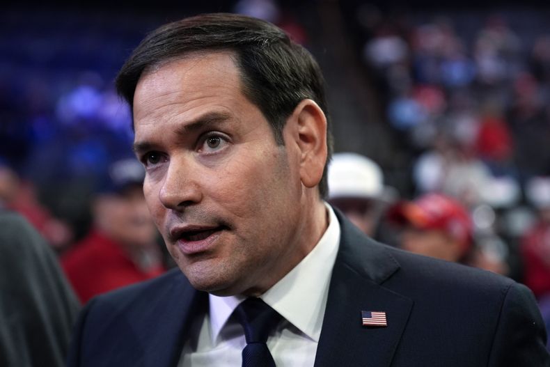 El senador por Florida Marco Rubio llega a un evento de campaña del candidato presidencial republicano Donald Trump, el 29 de octubre de 2024, en Allentown, Pensilvania. (AP Foto/Matt Rourke, Archivo)
