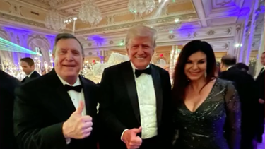 tras impulsar voto a favor del estadio, comisionado carollo pasa fin de semana de parranda en mar-a-lago con ex presidente trump