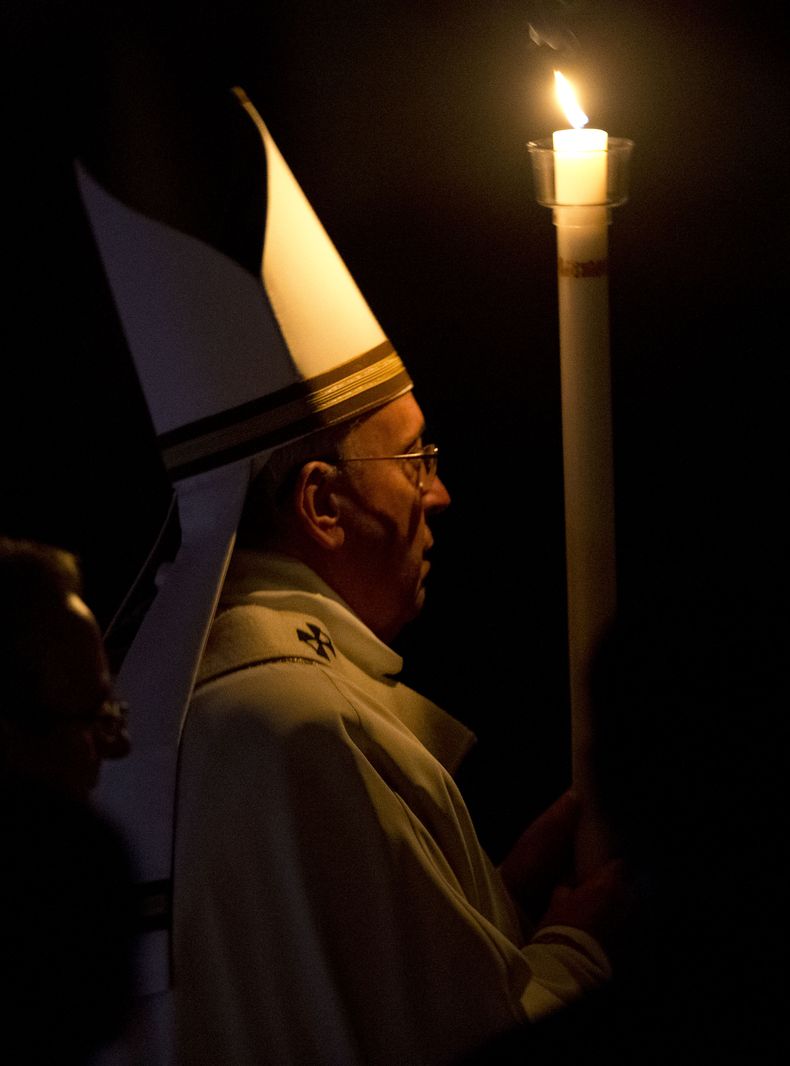 EUR-GEN_PAPA-VIGILIA_DE_PASCUA-0.jpg