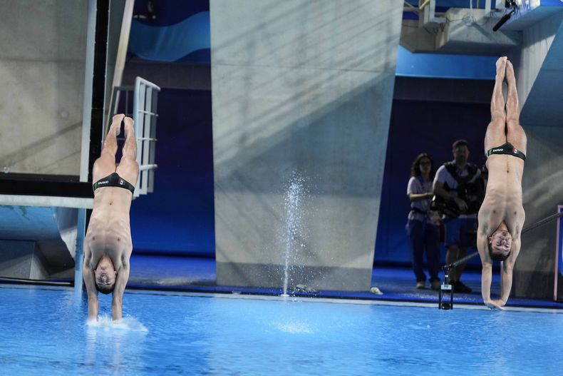 Mexicos Kevin Berlin Reyes and Randal Willars Valdez compete in the mens 10-meter synchronized platform diving final at the 2024 Summer Olympics, Monday, July 29, 2024, in Saint-Denis, France. (AP Photo/Lee Jin-man)