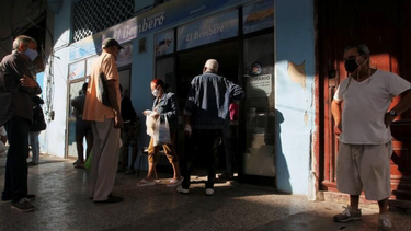anuncian que habra menos pan en la habana en medio de una escasez ya prolongada