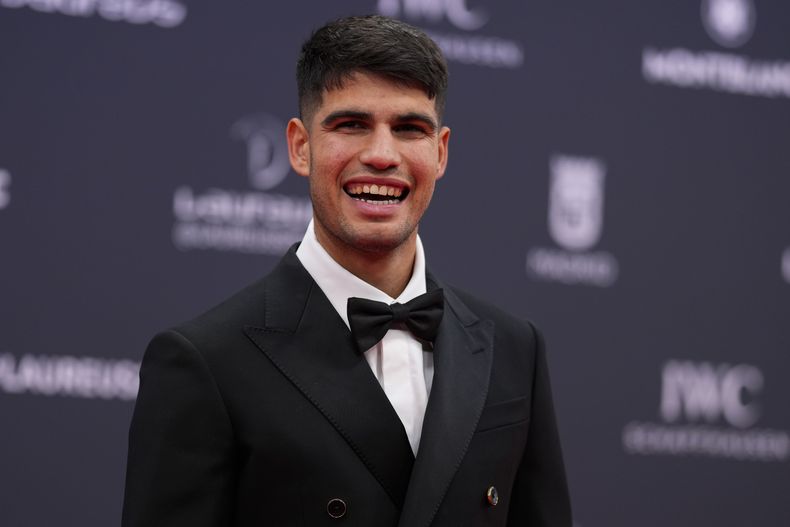 Carlos Alcaraz en la alfombra roja de los premios Laureus en Madrid, el lunes 22 de abril de 2024. (AP Foto/Manu Fernández)
