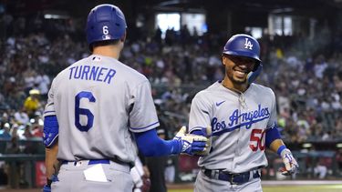 Betts inicia con jonrón y Dodgers vencen 3-2 a Diamondbacks