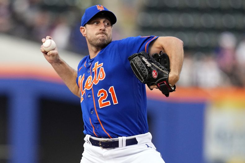 ARCHIVO - Max Scherzer, de los Mets de Nueva York, lanza en el juego del jueves 29 de junio de 2023, ante los Cerveceros de Milwaukee (AP Foto/Frank Franklin II, archivo)