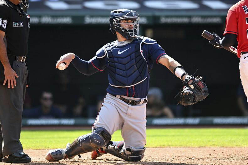 El receptor de los Mellizos de Minnesota Gary Sánchez en la sexta entrada del partido ante los Guardianes de Cleveland, el lunes 19 de septiembre de 2022, en Cleveland. (AP Foto/Nick Cammett, Archivo)