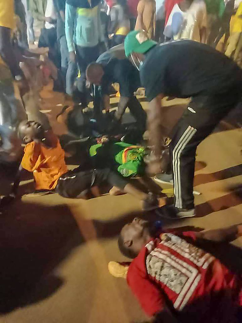 Ocho muertos en estampida en estadio en Camerún
