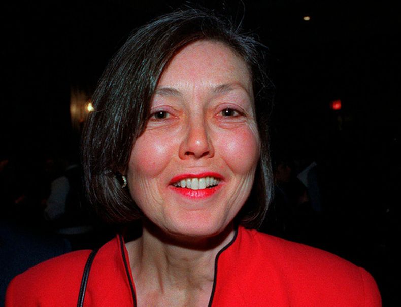 ARCHIVO - Anne Carson asiste a los National Book Critics Circle Awards en Nueva York, el 8 de marzo de 1999. (AP Foto/Stephen Chernin, archivo)