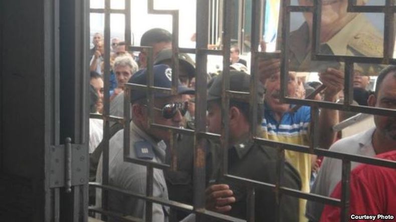 Los religiosos no abandonan su fe a pesar de los actos de repudio, el acoso policial  y las confiscaciones de sus bienes e inmuebles.