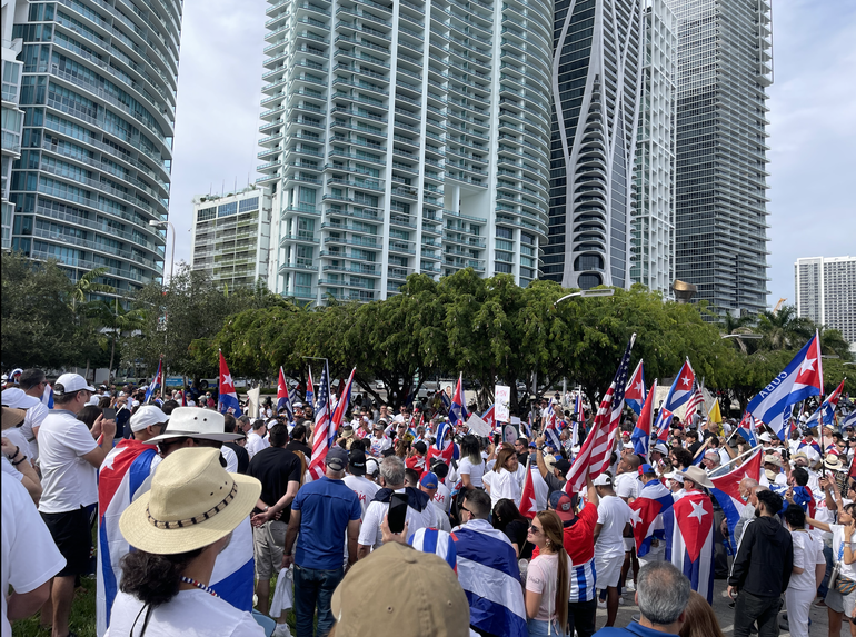 Cubanos de Miami salen a las calles en apoyo a la marcha del 15 de Noviembre