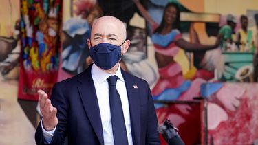 EEUU pone fin formal a política de Permanecer en México