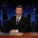 En esta imagen, distribuida por Disney, Jimmy Kimmel conduce su programa nocturno, Jimmy Kimmel Live!, en Los Ángeles, el 23 de septiembre de 2025. (Randy Holmes/Disney via AP)