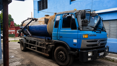 camion de fosas fue utilizado para robar mas de 6.000 litros de petroleo en cuba en plena crisis de combustible