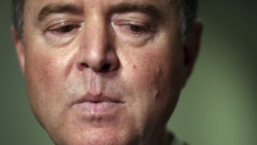 Amenazas de Trump complican negociación con denunciante
