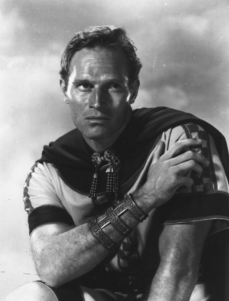 En esta imagen de 1958 difiundida por Metro-Goldwyn-Mayer, el actor Charlton Heston en "Ben-Hur". Mark Burnett y Roma Downey producir&aacute;n una nueva versi&oacute;n de esta &eacute;pica hist&oacute;rica, mientras las cintas sobre fe siguen ab