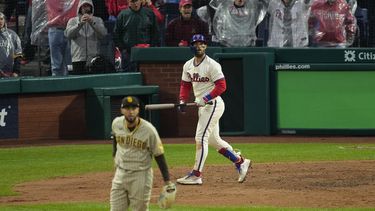 El bate de Bryce Harper pone a vibrar a Filadelfia