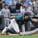 Angelinos remontan en 10mo inning y vencen 4-3 a Marineros