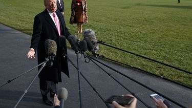 Trump reitera apoyo a candidatura de Roy Moore