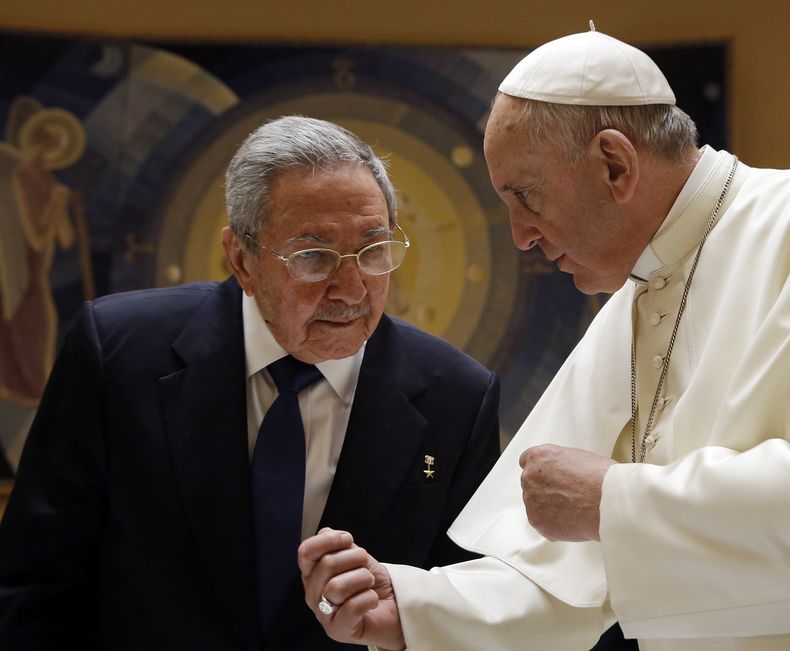EUR-GEN_PAPA-CASTRO-0.jpg