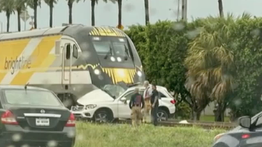 muere mujer al chocar contra el tren brightline en aventura