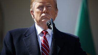Se intensifica disputa entre Trump y esposo de su asesora