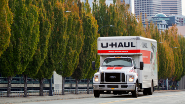 u-haul se quedo sin camiones por el exodo de personas que se estan mudando fuera de california