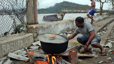 una racion de arroz y frijoles a pobladores de baracoa, maisi, imias y san antonio