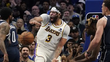 Davis encabeza remontada de Lakers sobre Mavericks