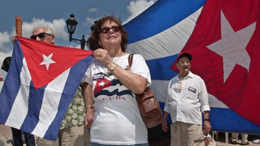 centenares de cubanos piden en miami la reactivacion del programa de reunificacion familiar
