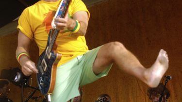 ARCHIVO - Jimmy Buffett y el Coral Reefer Band durante un festival de música en Nueva Orleans, el sábado 6 de mayo de 2006. (Chuck Cook /The Times-Picayune/The New Orleans Advocate vía AP)