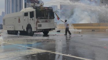El ejército atrae miradas mientras Venezuela se tambalea