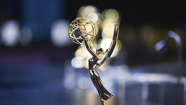 Una estatuilla Emmy es fotografiada durante el despliegue de la alfombra roja de la 77.ª edición de los Premios Primetime Emmy, el jueves 11 de septiembre de 2025, en Los Ángeles. (Foto Richard Shotwell/Invision/AP)