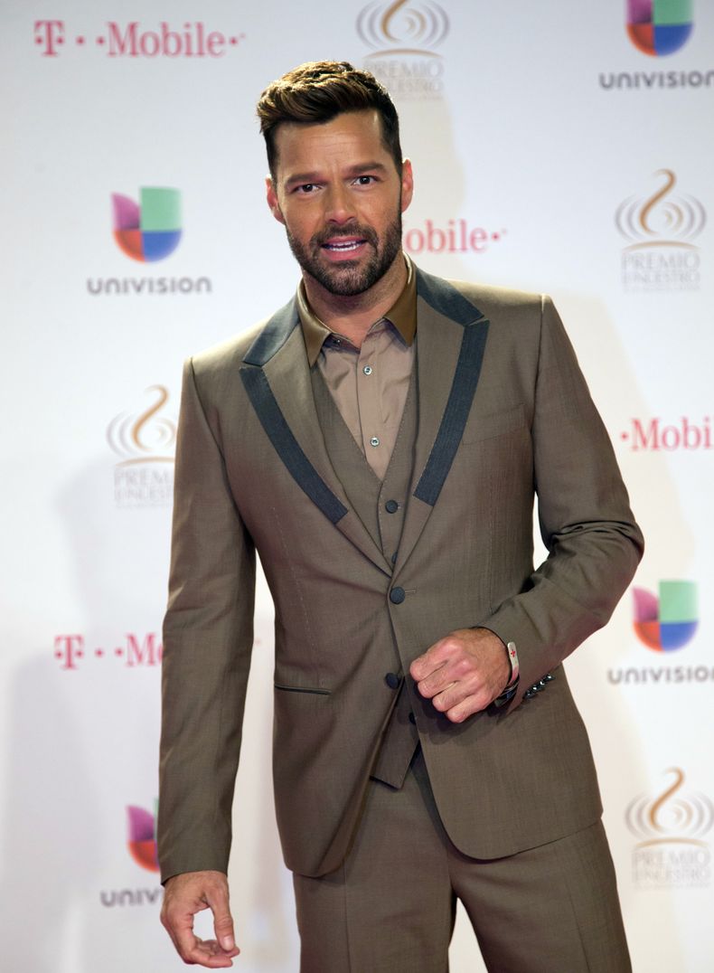 ESP-TEL_RICKY_MARTIN-LA_BANDA-0.jpg