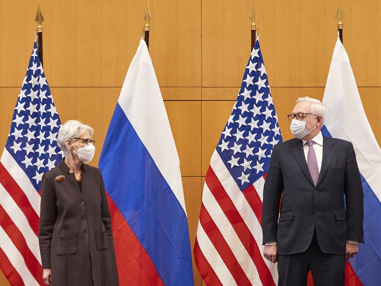 EEUU y Rusia se reúnen para negociar en un clima de tensión