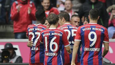 americateve | El jugador de Bayern Munich, Franck Ribery, atr&aacute;s, festeja con sus compa&ntilde;eros tras anotar un gol contra Stuttgart en la Bundesliga el s&aacute;bado, 13 de septiembre de 2014, en Munich, Alemania. (AP Photo/Matthias Schrader)