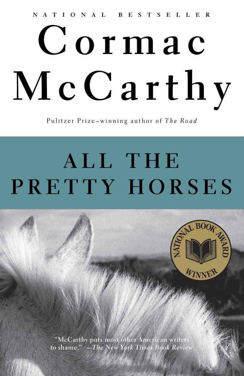 Esta fotografía de cubierta difundida por la editorial Knopf muestra el libro All the Pretty Horses de Cormac McCarthy. (Knopf vía AP)
