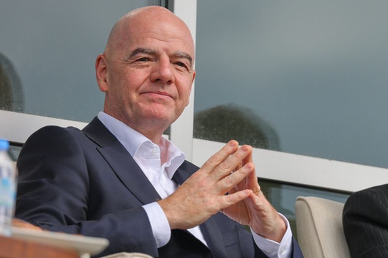 El presidente de la FIFA Gianni Infantino presencia un partido amistoso entre Irán y Costa Rica en Antalya, Turquía, el martes 31 de marzo de 2026 (AP Foto/Riza Ozel)