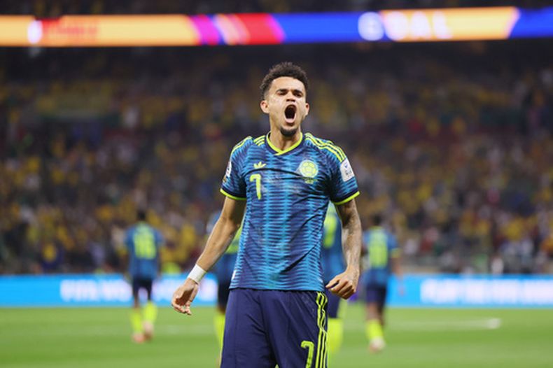 Luis Díaz (7) celebra tras anotar el segundo gol de Colombia en la victoria 3-1 ante Uzbekistán por el Grupo F del Mundial, el miércoles 17 de junio de 2026, en la Ciudad de México. (AP Foto/Ashtin Barker)