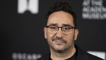 J. A. Bayona llega al Programa de Largometrajes Internacionales nominados a la 96a edición de los Premios de la Academia el viernes 8 de marzo de 2024, en Los Ángeles. La película La sociedad de la nieve de Bayona fue nominada a siete categorías de los Premios Platino el 14 de marzo. (Foto Jordan Strauss/Invision/AP)