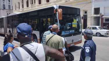omnibus donados por belgica circularan sin aire acondicionado por la habana
