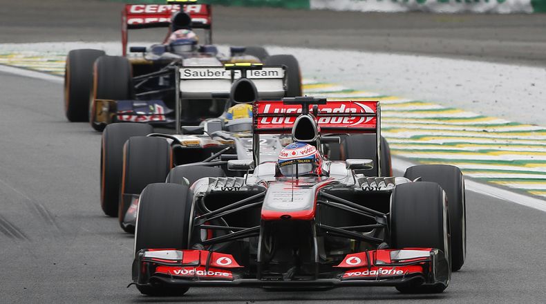 El piloto de Mercedes, Jenson button, maneja su veh&iacute;culo en el GP de Brasil el domingo, 24 de noviembre de 2013, en Sao Paulo. (AP Photo/Andre Penner)