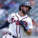 Swanson suena 2 jonrones, Bravos vencen 7-6 a Gigantes