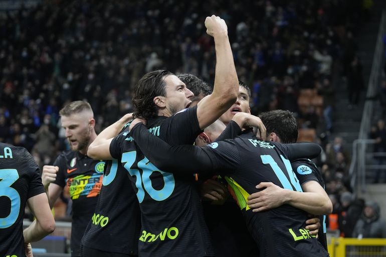 Napoli pierde el invicto y el Inter revive por el scudetto